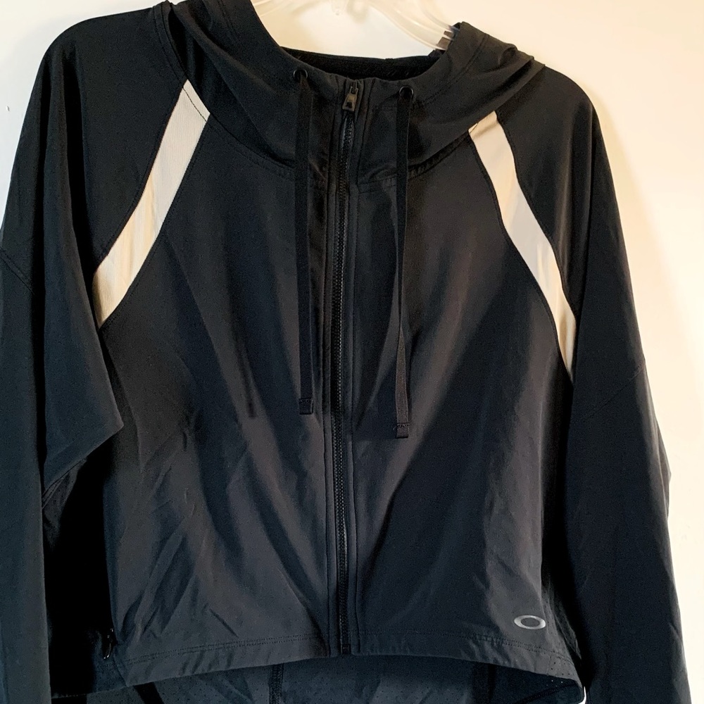 Oakley women’s zip up running jacket